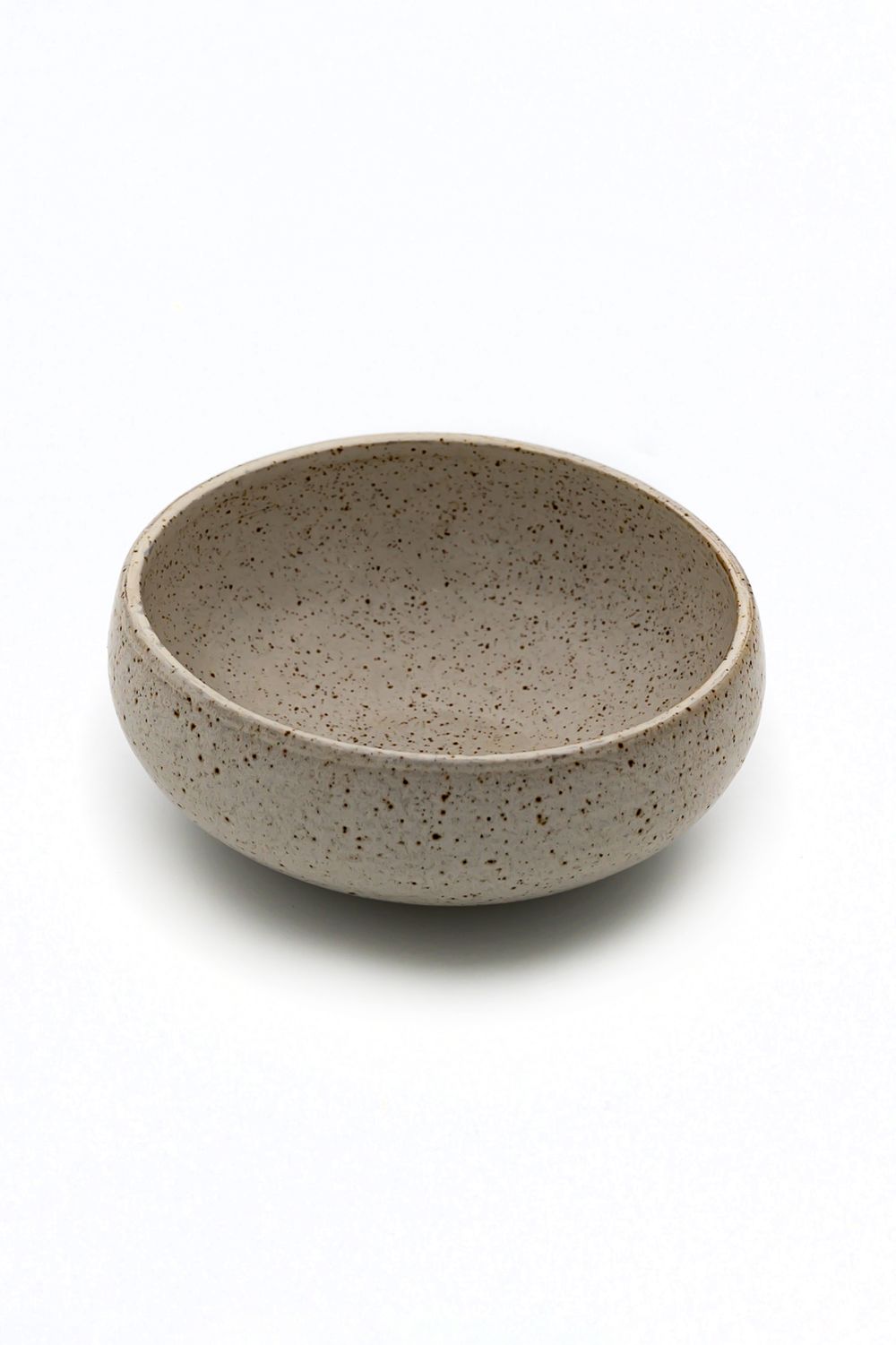 Round Cocotte in Stone Color for rent – Tamir Aruim | Rentlyz