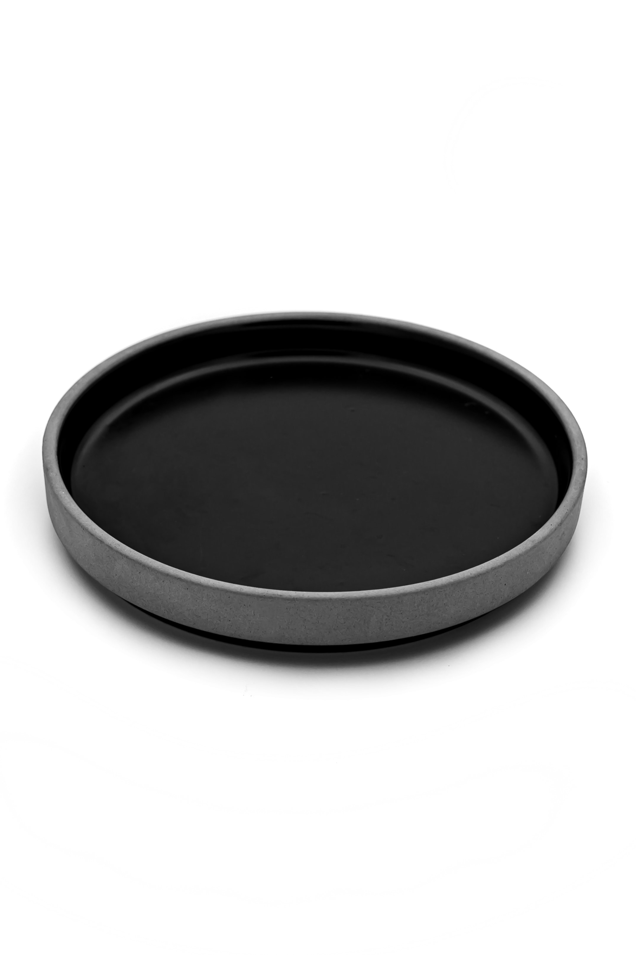 Mike Plate Black Beige for rent – Tamir Aruim | Rentlyz