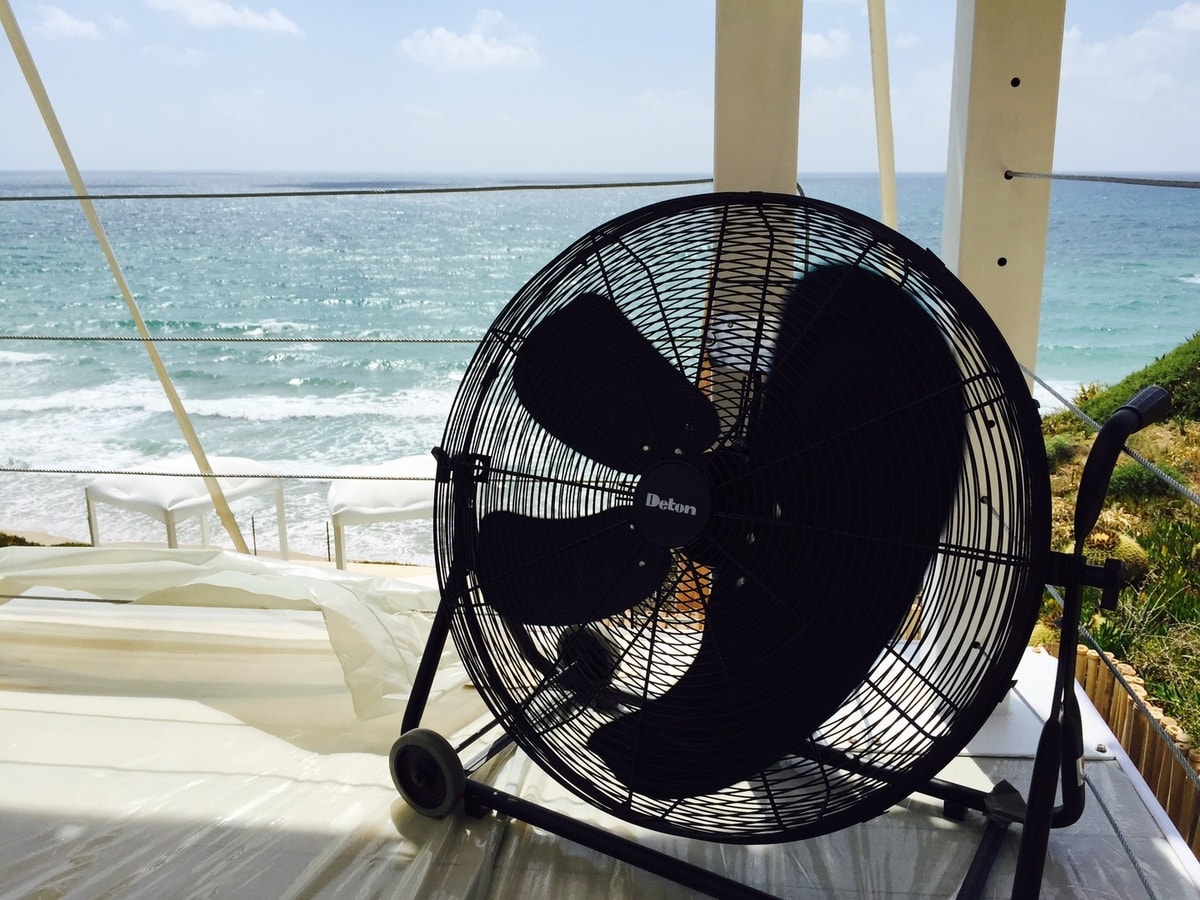 24" Black Industrial Floor Fan for rent – Mrgan | Rentlyz