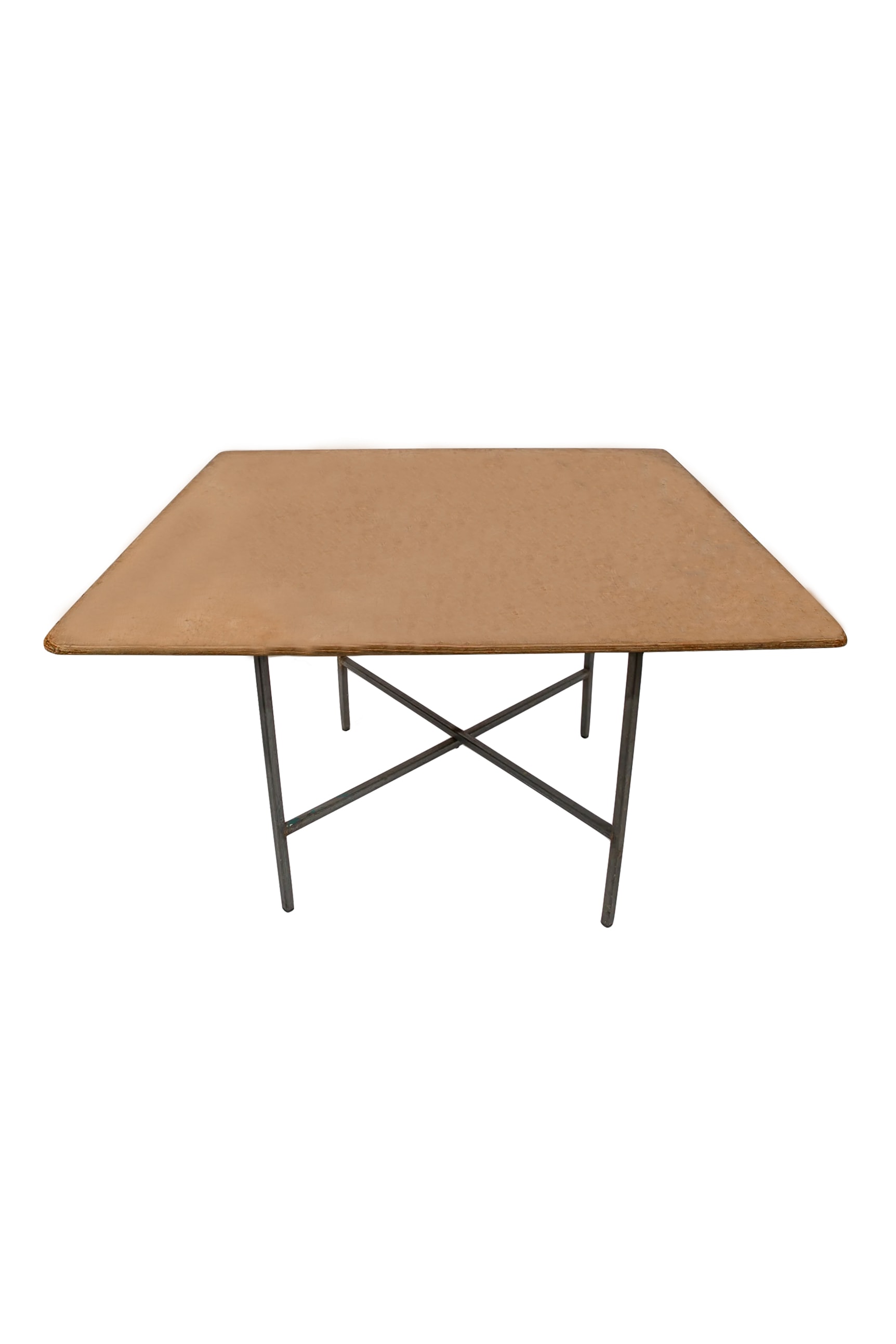 Square Table for rent – Tamir Aruim | Rentlyz