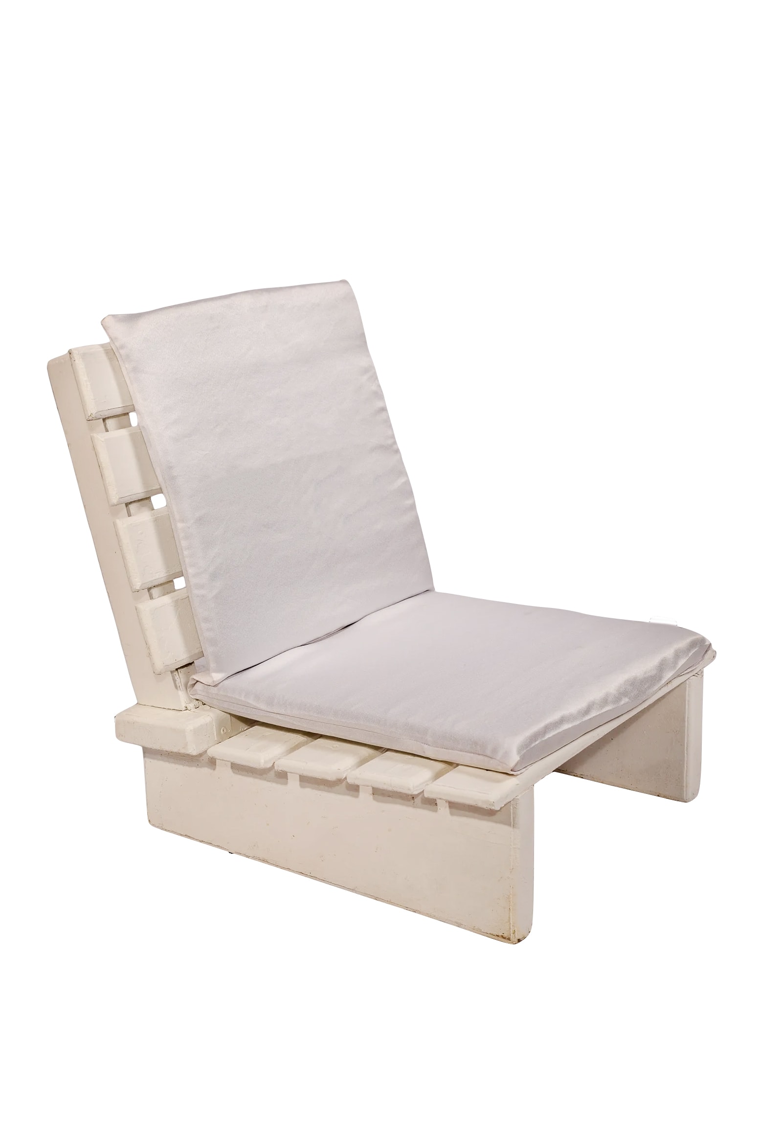 White Single Futon for rent – Tamir Aruim | Rentlyz