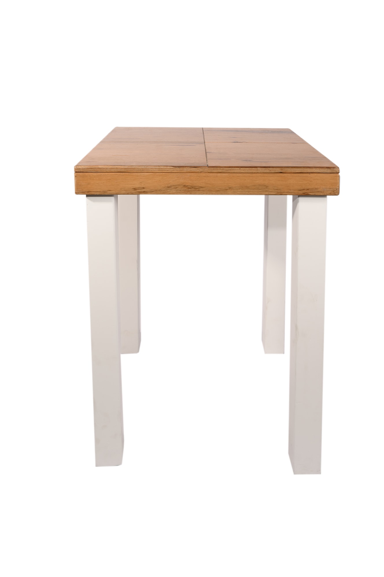 Knights Walnut Table with 4 Legs for rent – Tamir Aruim | Rentlyz