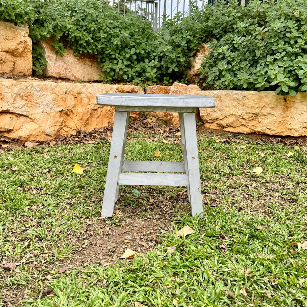 Low Stool Gray / Silver for rent – GuestLine | Rentlyz
