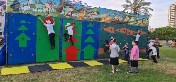 Large Boulder Wall for rent – Sport Attraction | Rentlyz