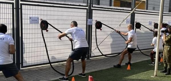 QRUP Rope Pull for rent – Sport Attraction | Rentlyz