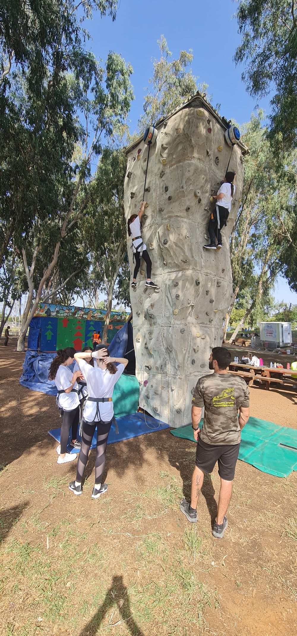5.5 Meter Hydraulic Climbing Wall for rent – Sport Attraction | Rentlyz
