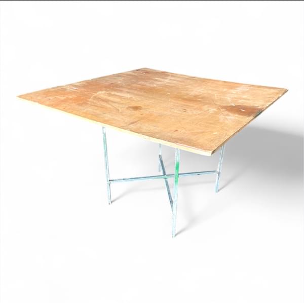 Small Square Pallet Table 1.2 for rent – Mr-Mor | Rentlyz