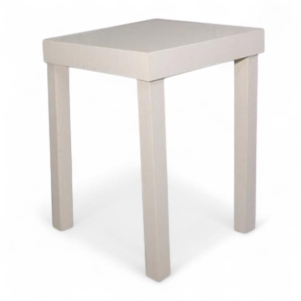 White square bar table measuring 80x80 cm for rent – Les Events | Rentlyz
