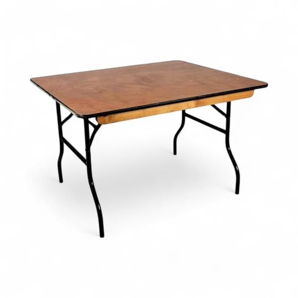 Square Table 122x122 cm for rent – DBO | Rentlyz