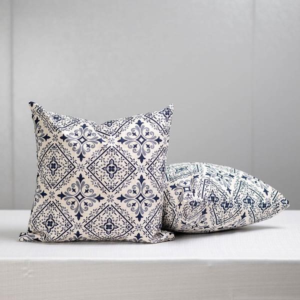 Dark blue retro pillow for rent – Camisa Events | Rentlyz