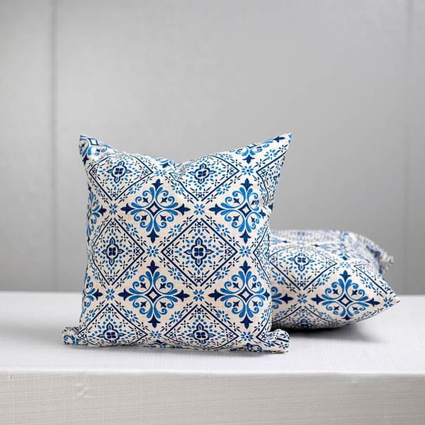 Retro blue pillow for rent – Camisa Events | Rentlyz