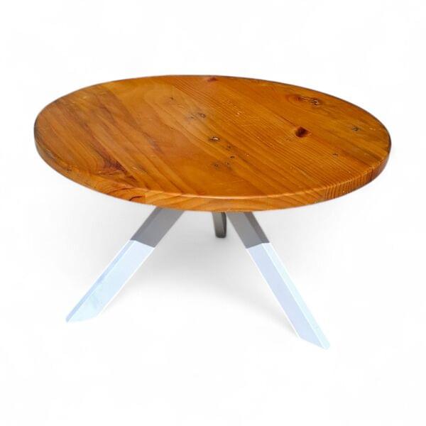 Low wooden-top table for rent – Hodaya | Rentlyz
