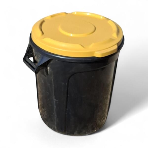 Black trash bin for rent – Hodaya | Rentlyz