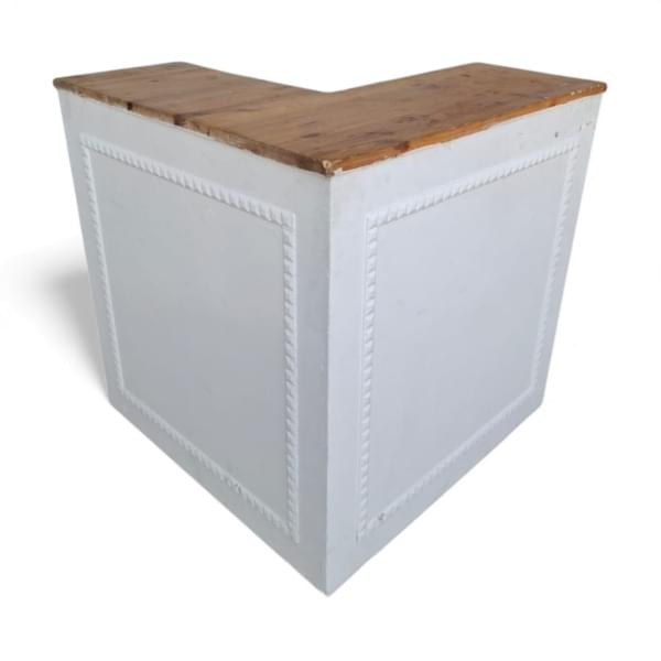White beverage bar natural top corner 1*1 for rent – Shanti Eleganti | Rentlyz