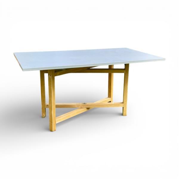 White Table for rent – GuestLine | Rentlyz