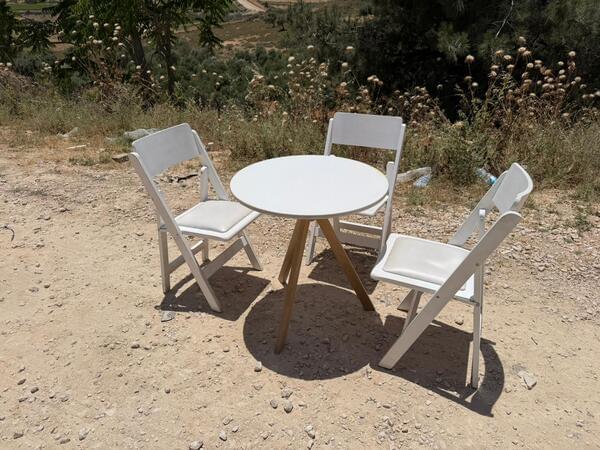 Coffee/lounge corner – White for rent – Kasaro | Rentlyz