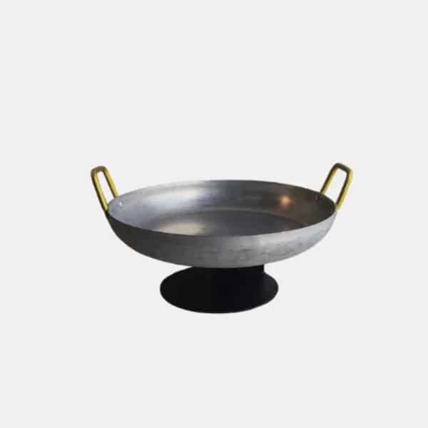 Aluminum pan with gold handles + stand for rent – Kasaro | Rentlyz